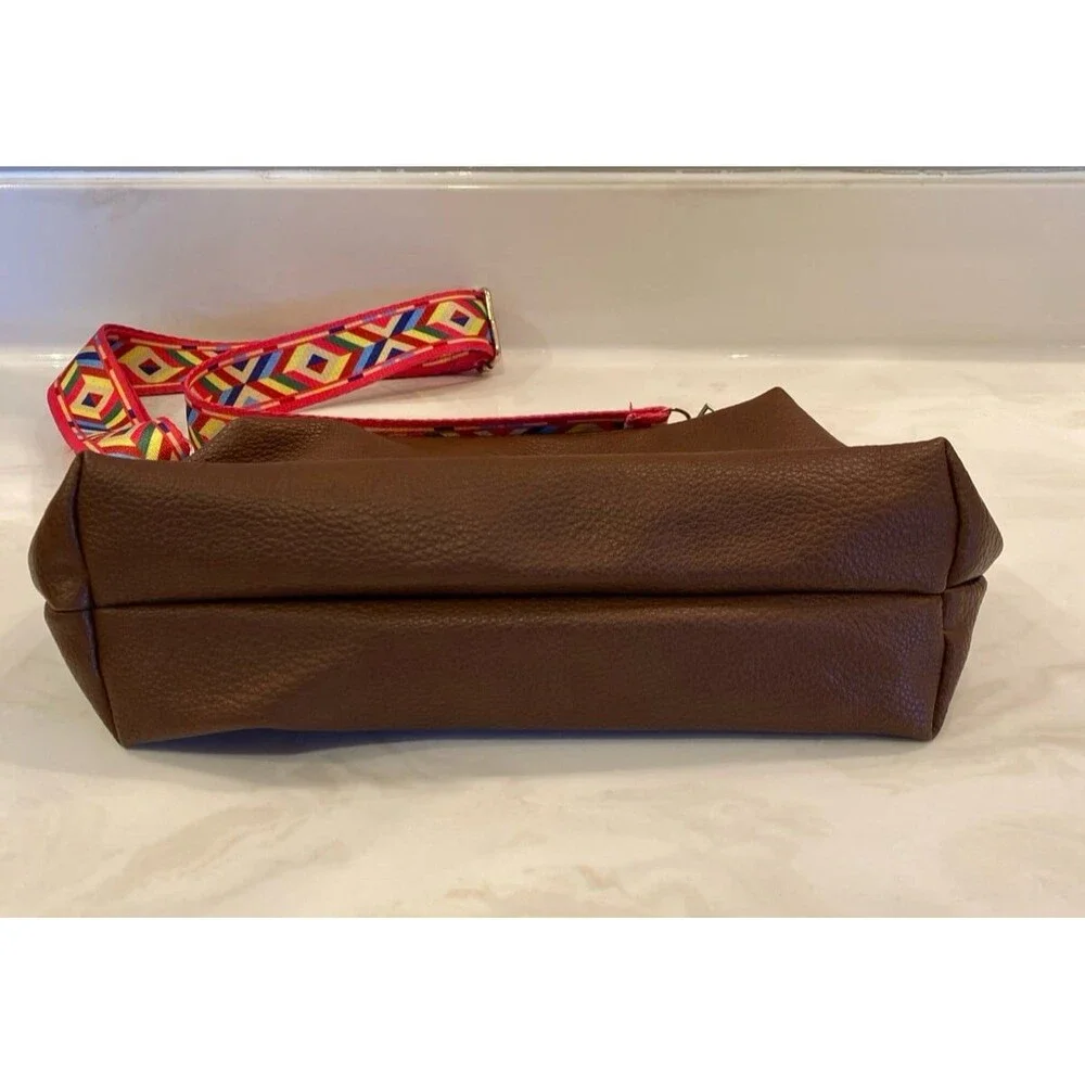 JOY SUSAN CROSSBODY BAG BROWN‎ VEGAN SAFE LEATHER ZIPPER TOP ADJUSTABLE STRAP